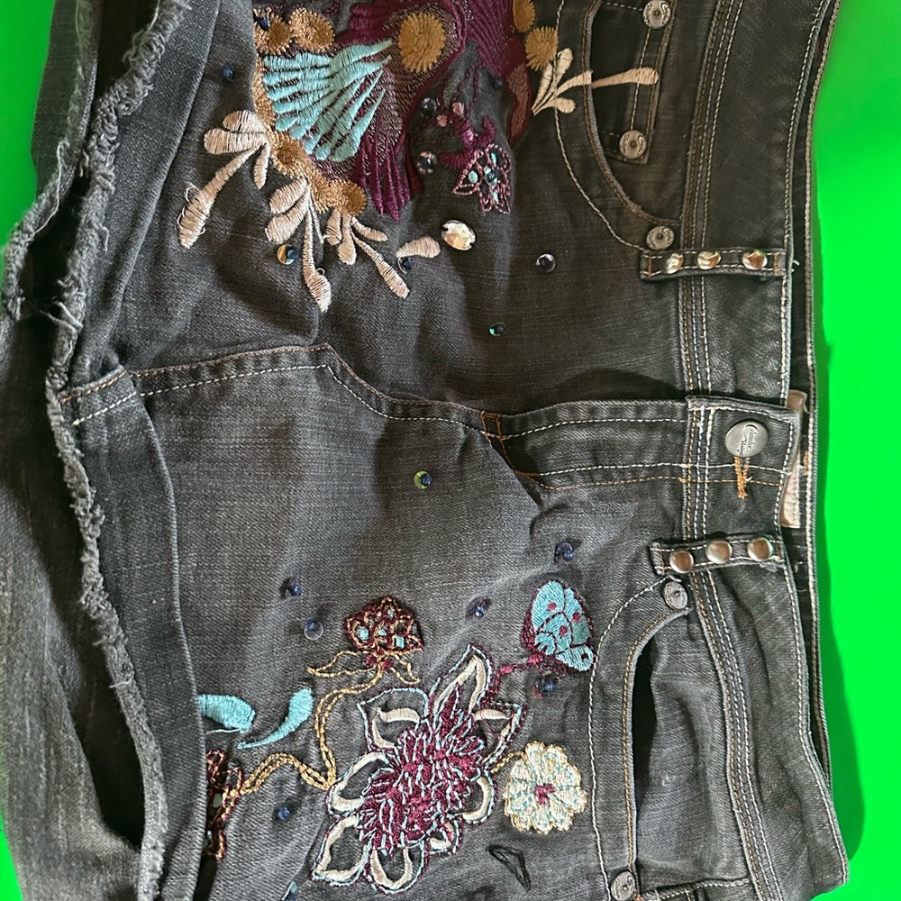 Embroidered Women's Jeans - Black